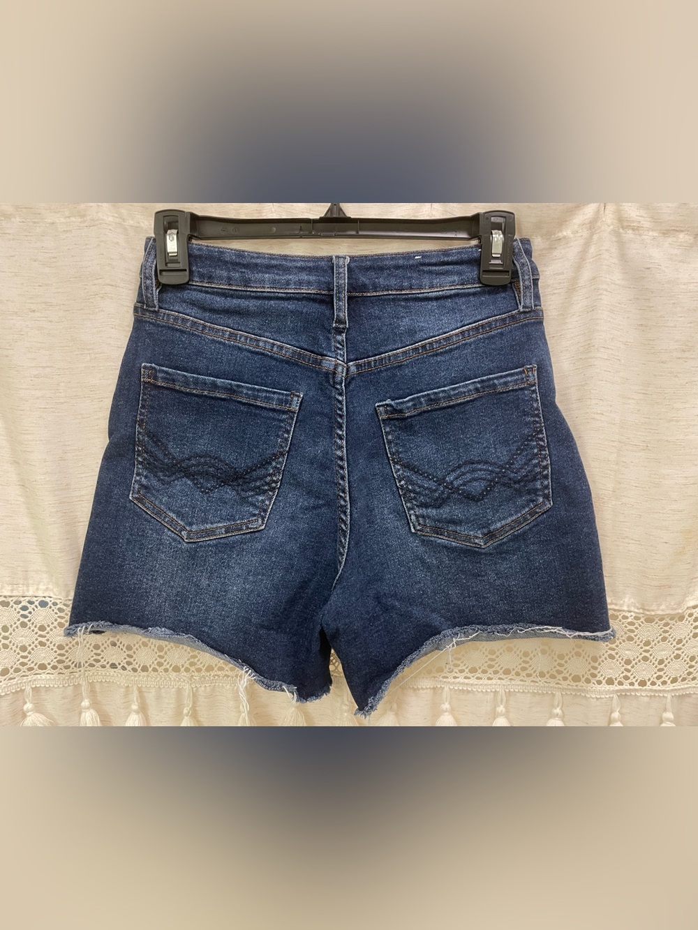 Idyllwind high rise denim shorts size 4 - Picture 3 of 4